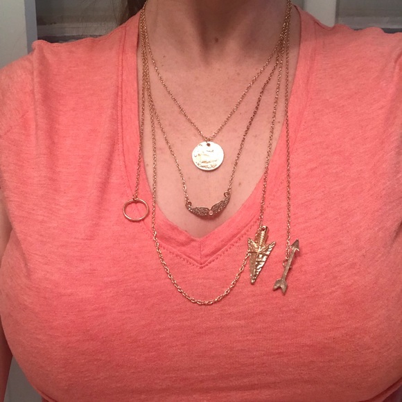 NWT Multi-Chain & Pendant Necklace - Picture 3 of 3